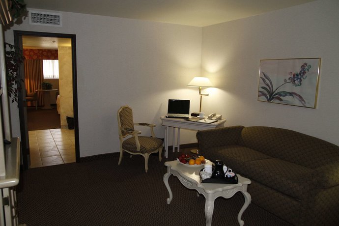 Imagen de la habitación del Hotel Ramada By Wyndham Viscount Suites Tucson East. Foto 7