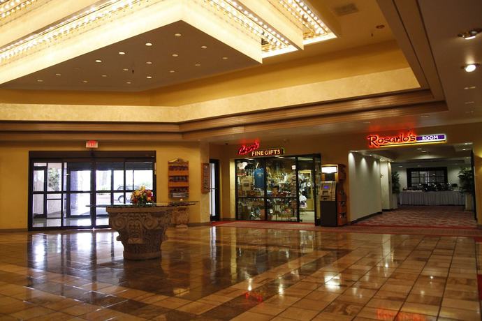 Imagen de los interiores del Hotel Ramada By Wyndham Viscount Suites Tucson East. Foto 15