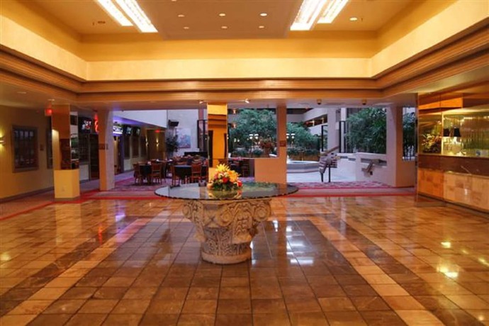 Imagen de los interiores del Hotel Ramada By Wyndham Viscount Suites Tucson East. Foto 16