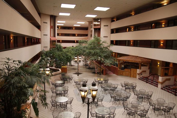 Imagen de los interiores del Hotel Ramada By Wyndham Viscount Suites Tucson East. Foto 18