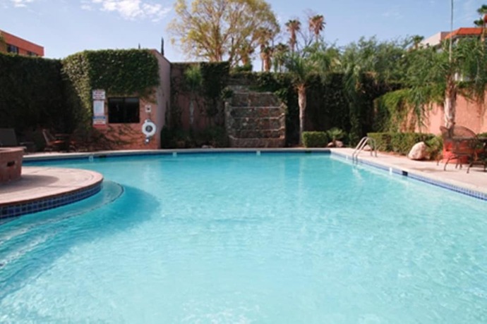 Imagen de la piscina del Hotel Ramada By Wyndham Viscount Suites Tucson East. Foto 19