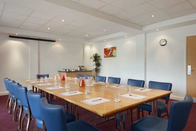 Imagen de los interiores del Hotel Ramada By Wyndham Wakefield. Foto 19