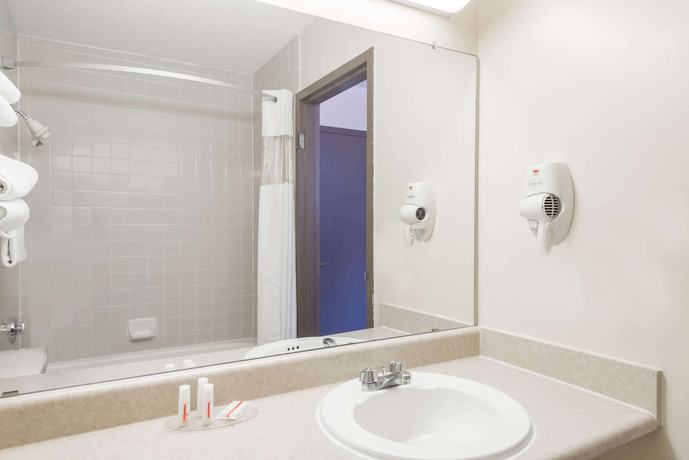 Imagen de la habitación del Hotel Ramada By Wyndham Watertown/thousand Islands Ny. Foto 7