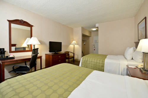 Imagen de la habitación del Hotel Ramada By Wyndham Waukegan/great Lakes. Foto 12