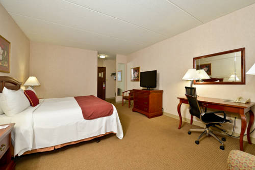 Imagen de la habitación del Hotel Ramada By Wyndham Waukegan/great Lakes. Foto 15