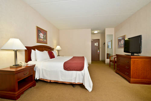 Imagen de la habitación del Hotel Ramada By Wyndham Waukegan/great Lakes. Foto 16