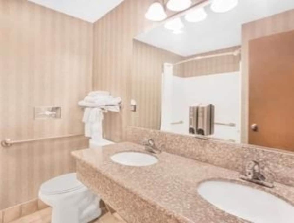 Imagen de la habitación del Hotel Ramada By Wyndham Waupaca. Foto 13