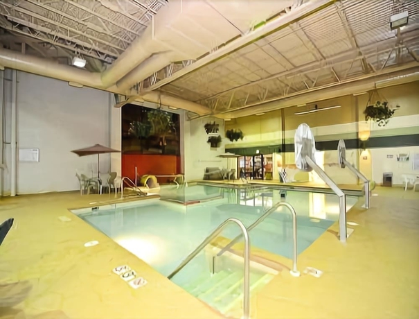 Imagen de la piscina del Hotel Ramada By Wyndham Waupaca. Foto 17