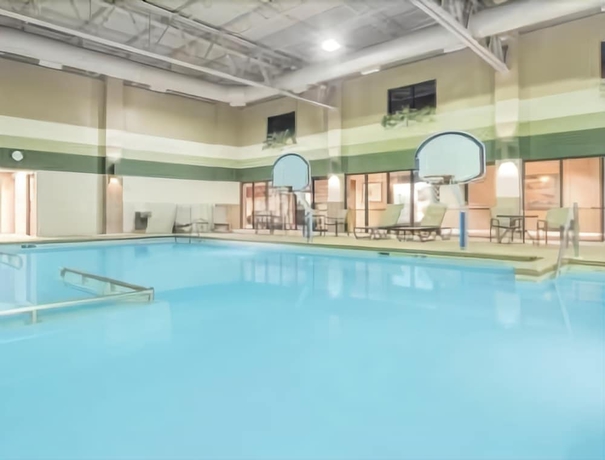 Imagen de la piscina del Hotel Ramada By Wyndham Waupaca. Foto 18