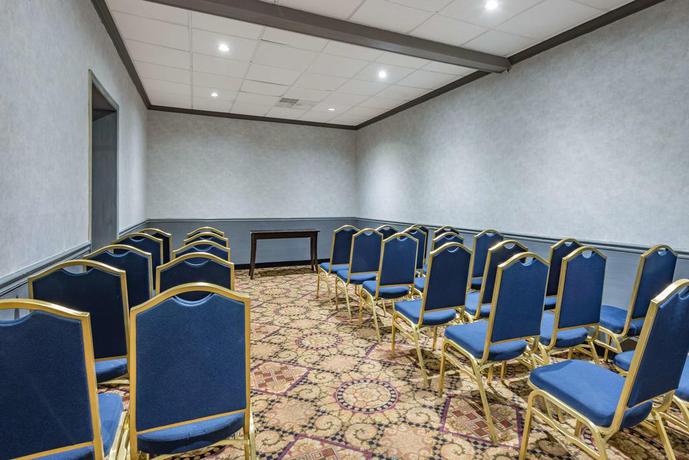 Imagen de los interiores del Hotel Ramada By Wyndham West Atlantic City. Foto 10