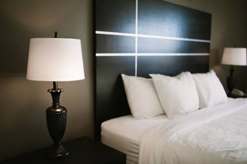 Imagen de la habitación del Hotel Ramada By Wyndham Whitecourt. Foto 5