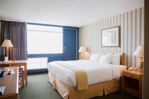 Imagen de la habitación del Hotel Ramada By Wyndham Whitecourt. Foto 8