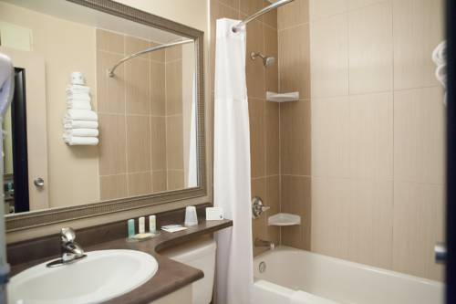 Imagen de la habitación del Hotel Ramada By Wyndham Whitecourt. Foto 9