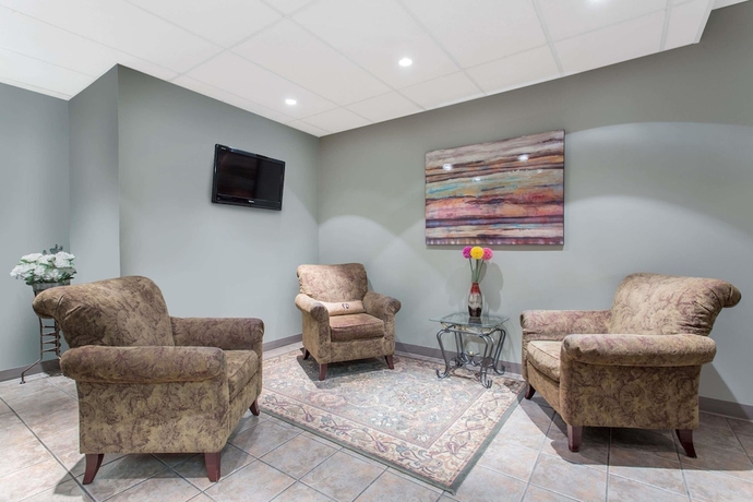 Imagen de los interiores del Hotel Ramada By Wyndham Williams Lake. Foto 17