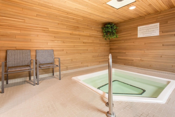 Imagen de la piscina del Hotel Ramada By Wyndham Williams Lake. Foto 19
