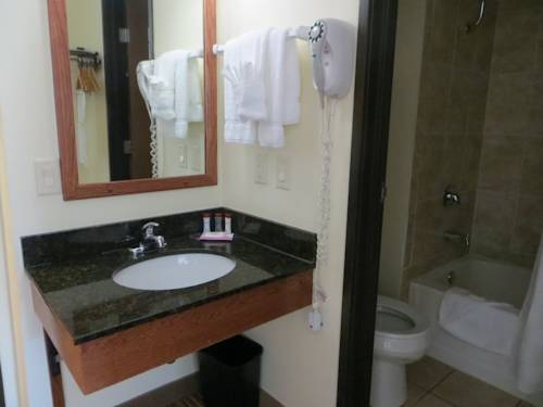 Imagen de la habitación del Hotel Ramada By Wyndham Wisconsin Dells. Foto 6