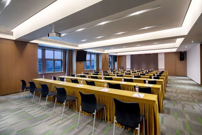 Imagen de los interiores del Hotel Ramada By Wyndham Wuhan Jiangan. Foto 18