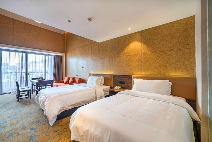 Imagen de la piscina del Hotel Ramada By Wyndham Wuyishan. Foto 9