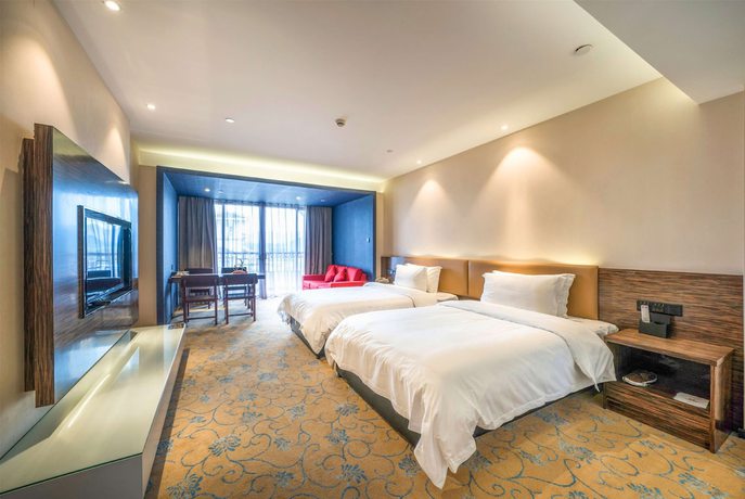 Imagen de la piscina del Hotel Ramada By Wyndham Wuyishan. Foto 10