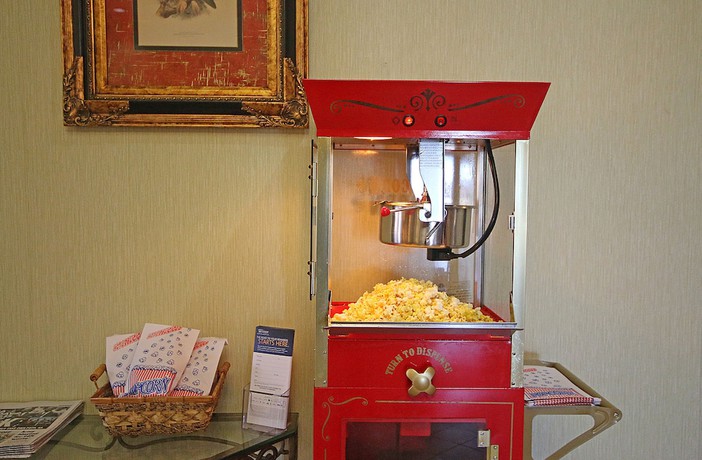 Imagen de los interiores del Hotel Ramada By Wyndham Wytheville. Foto 14