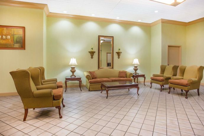 Imagen de los interiores del Hotel Ramada By Wyndham Wytheville. Foto 15