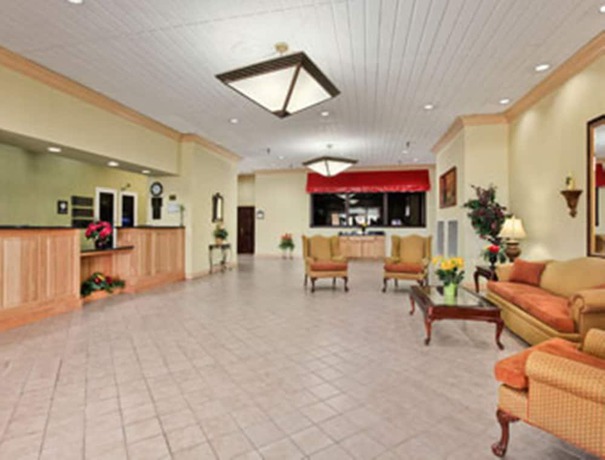 Imagen de los interiores del Hotel Ramada By Wyndham Wytheville. Foto 18