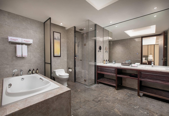 Imagen de la habitación del Hotel Ramada By Wyndham Xianning Xishan Mountain. Foto 10