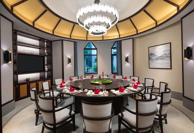 Imagen del bar/restaurante del Hotel Ramada By Wyndham Xianning Xishan Mountain. Foto 4