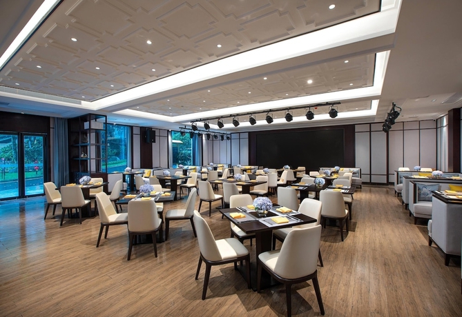 Imagen del bar/restaurante del Hotel Ramada By Wyndham Xianning Xishan Mountain. Foto 5