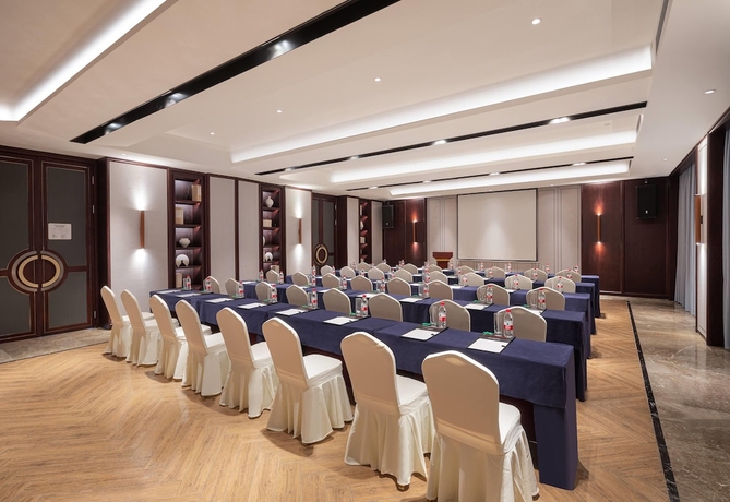 Imagen de los interiores del Hotel Ramada By Wyndham Xianning Xishan Mountain. Foto 15
