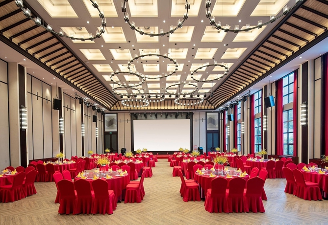 Imagen de los interiores del Hotel Ramada By Wyndham Xianning Xishan Mountain. Foto 16