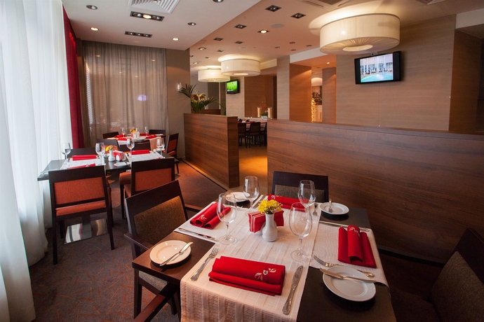 Imagen del bar/restaurante del Hotel Ramada By Wyndham Yekaterinburg. Foto 3