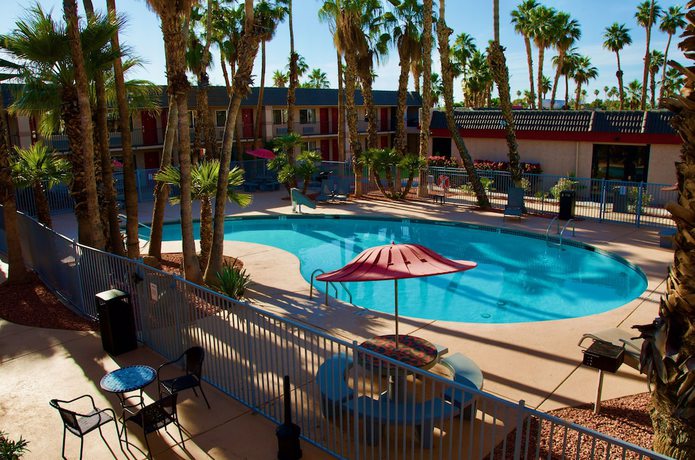 Imagen de la piscina del Hotel Ramada By Wyndham Yuma. Foto 20