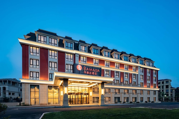 Imagen general del Hotel Ramada By Wyndham Zhenjiang City Center. Foto 1