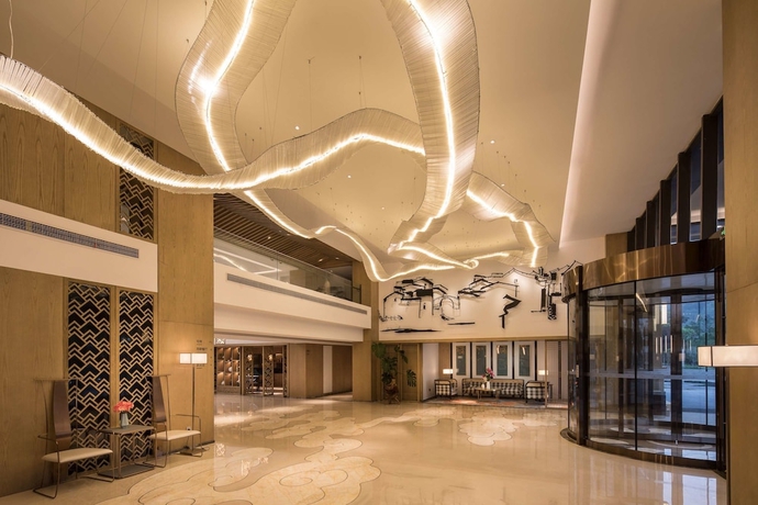 Imagen de los interiores del Hotel Ramada By Wyndham Zhenjiang City Center. Foto 13