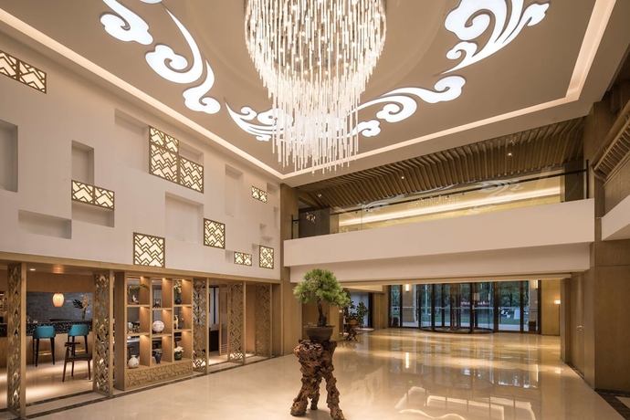 Imagen de los interiores del Hotel Ramada By Wyndham Zhenjiang City Center. Foto 14