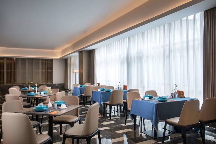 Imagen del bar/restaurante del Hotel Ramada By Wyndham Zhenjiang City Center. Foto 4
