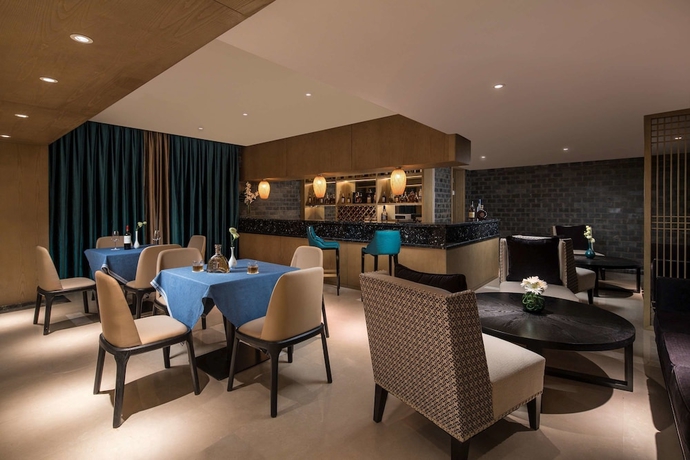 Imagen del bar/restaurante del Hotel Ramada By Wyndham Zhenjiang City Center. Foto 5