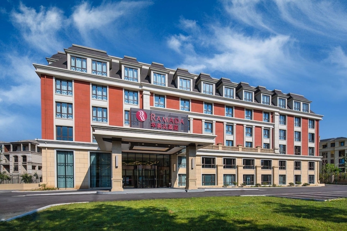 Imagen general del Hotel Ramada By Wyndham Zhenjiang City Center. Foto 2