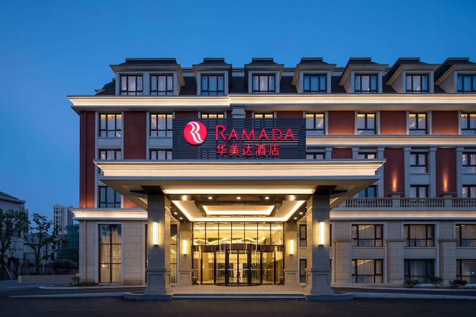 Imagen general del Hotel Ramada By Wyndham Zhenjiang City Center. Foto 3