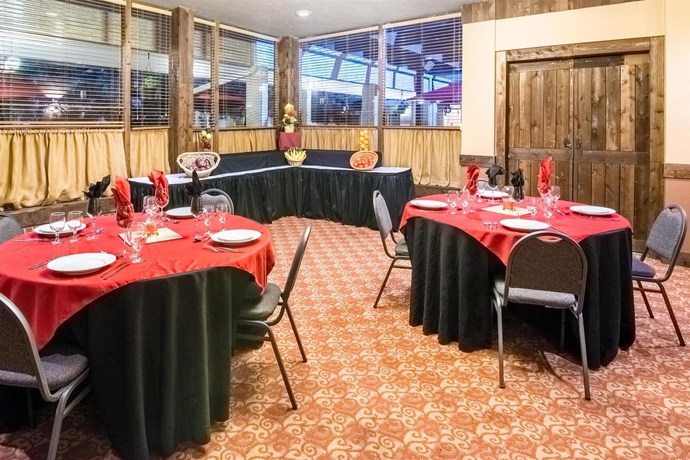 Imagen del bar/restaurante del Hotel Ramada Downtown Denver. Foto 3