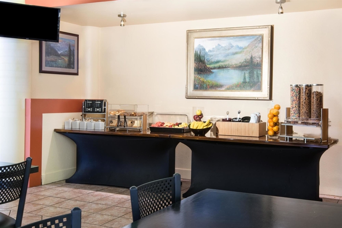 Imagen del bar/restaurante del Hotel Ramada Downtown Denver. Foto 4