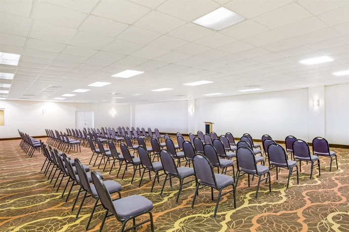 Imagen de los interiores del Hotel Ramada Downtown Orlando. Foto 9