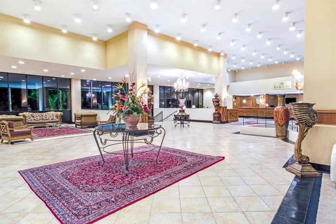 Imagen de los interiores del Hotel Ramada Downtown Orlando. Foto 10