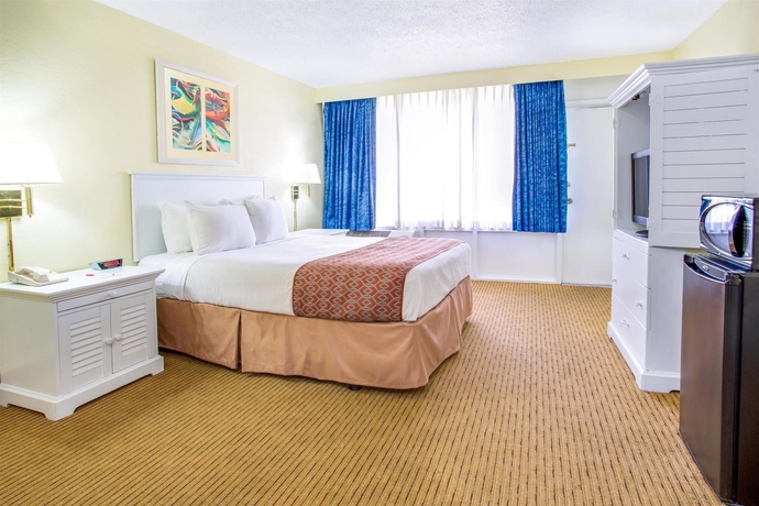 Imagen de la habitación del Hotel Ramada Downtown Orlando. Foto 7
