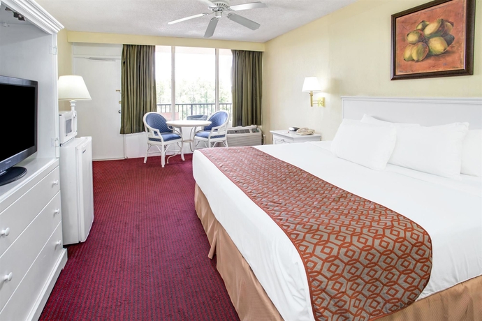 Imagen de la habitación del Hotel Ramada Downtown Orlando. Foto 8