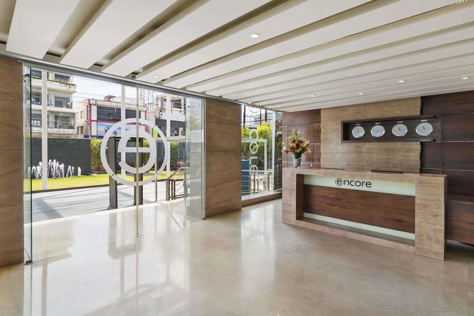 Imagen de los interiores del Hotel Ramada Encore By Wyndham Bangalore Domlur. Foto 16