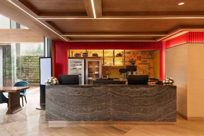 Imagen de los interiores del Hotel Ramada Encore By Wyndham Bareilly Civil Lines. Foto 17