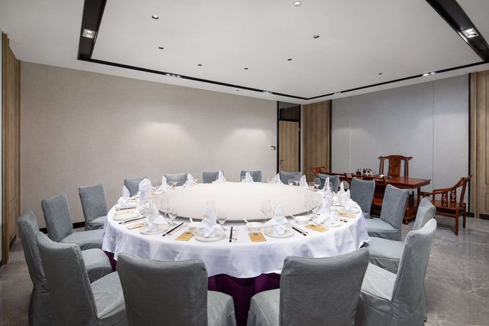 Imagen del bar/restaurante del Hotel Ramada Encore By Wyndham Dongguan East. Foto 2