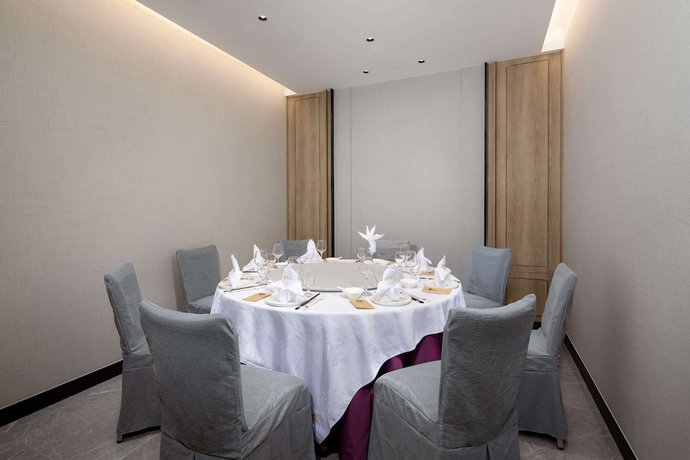 Imagen del bar/restaurante del Hotel Ramada Encore By Wyndham Dongguan East. Foto 3